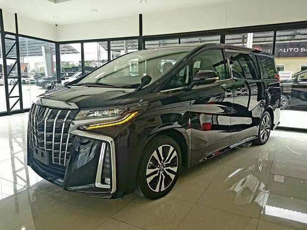 Toyota Alphard interior